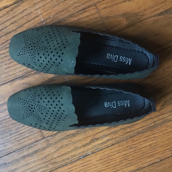 close toe shoe - Picture 1 of 3